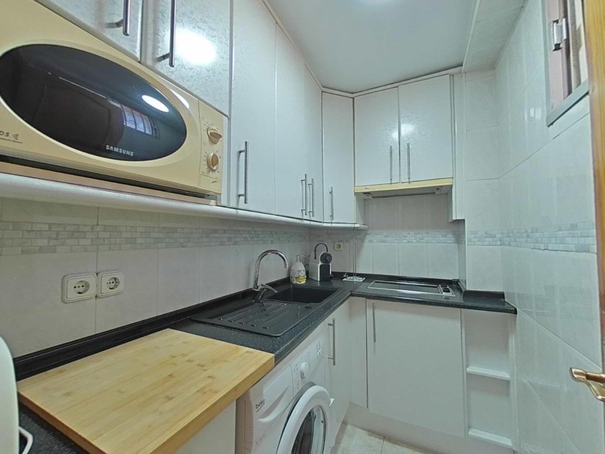 Acogedor En La Carihuela Con Plaza De Garaje Garantizada! Sol Montemar Apartment Torremolinos Luaran gambar