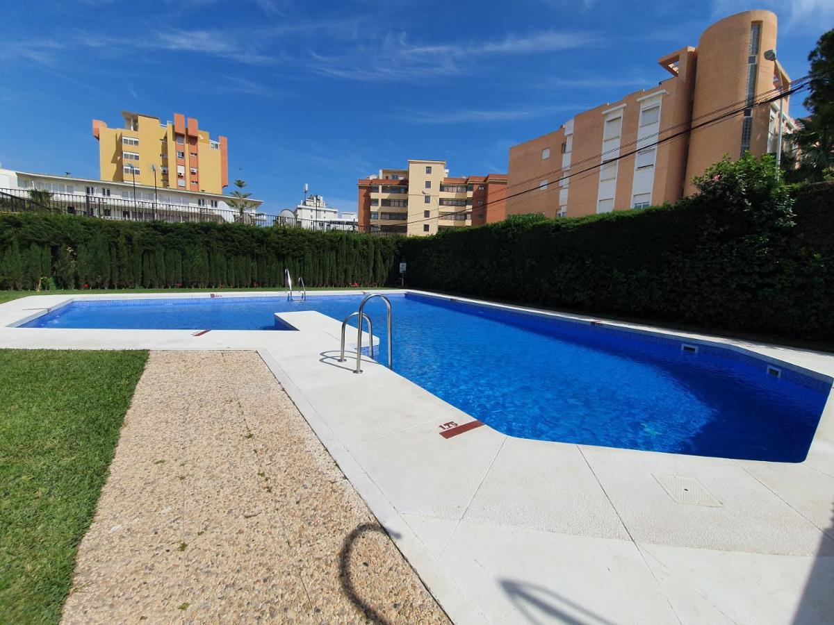 Acogedor En La Carihuela Con Plaza De Garaje Garantizada! Sol Montemar Apartment Torremolinos Luaran gambar