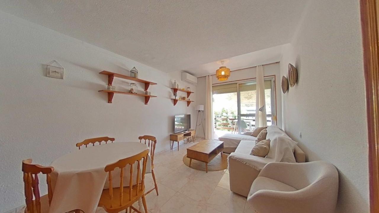 Acogedor En La Carihuela Con Plaza De Garaje Garantizada! Sol Montemar Apartment Torremolinos Luaran gambar