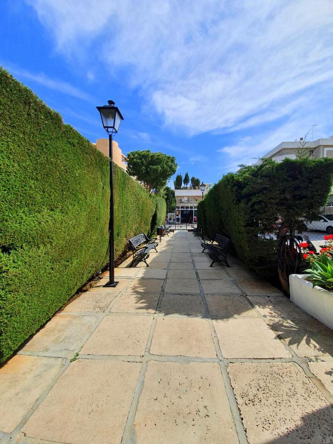 Acogedor En La Carihuela Con Plaza De Garaje Garantizada! Sol Montemar Apartment Torremolinos Luaran gambar