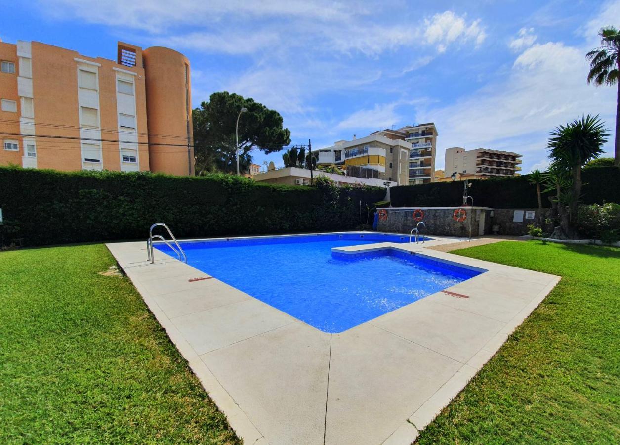 Acogedor En La Carihuela Con Plaza De Garaje Garantizada! Sol Montemar Apartment Torremolinos Luaran gambar