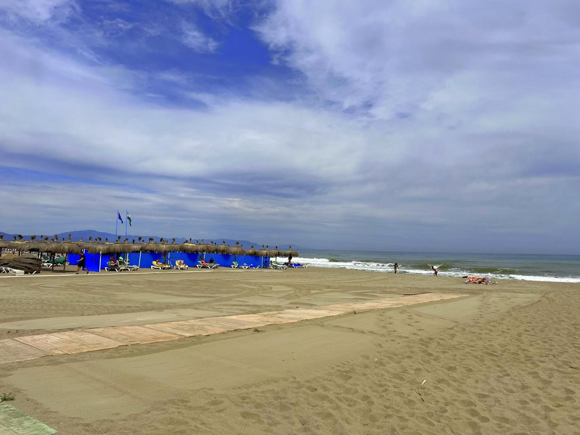 Acogedor En La Carihuela Con Plaza De Garaje Garantizada! Sol Montemar Apartment Torremolinos Luaran gambar